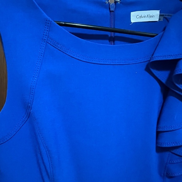 Calvin Klein women’s size 6 blue sheath dress, sleeveless, Ruffled shoulder. - Picture 7 of 9